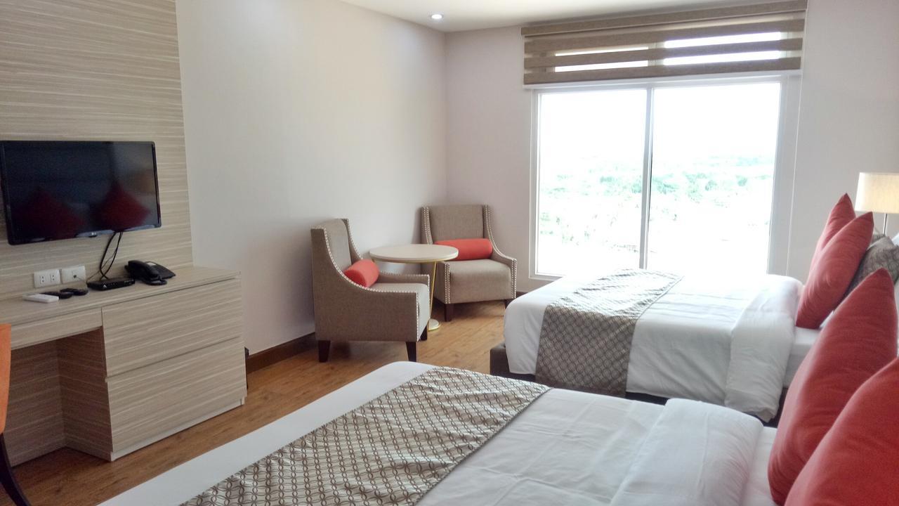 La Maja Rica Hotel Tarlac City Екстериор снимка