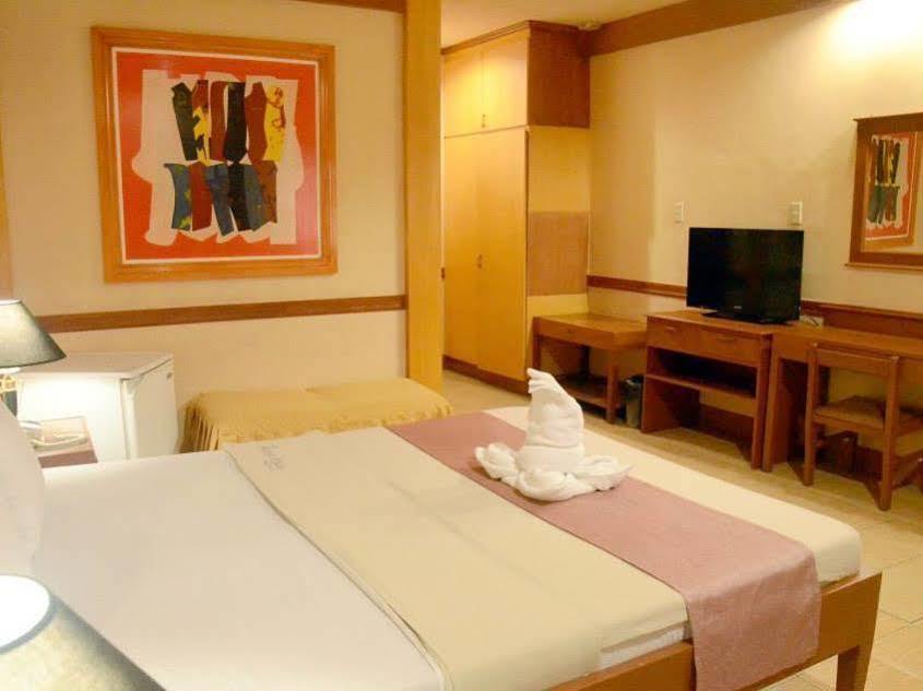 La Maja Rica Hotel Tarlac City Екстериор снимка