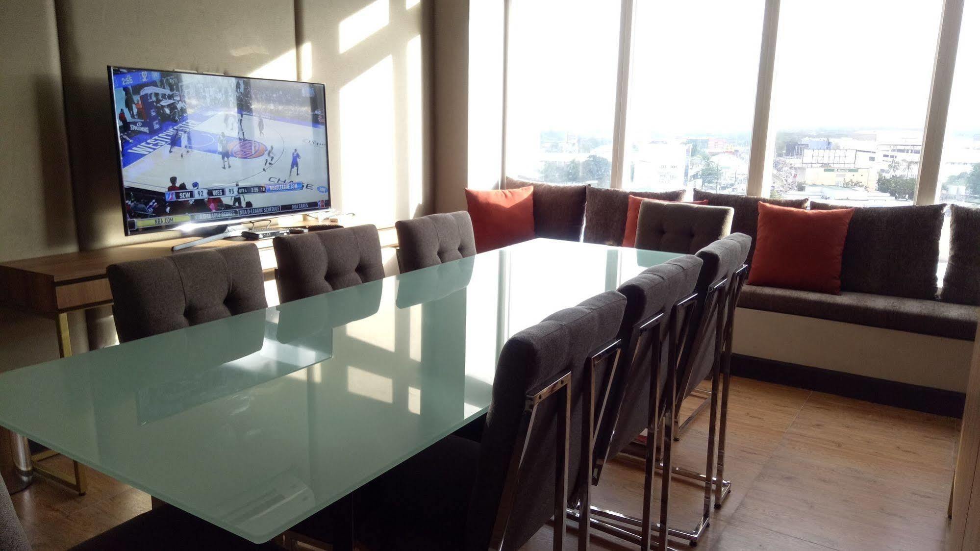 La Maja Rica Hotel Tarlac City Екстериор снимка